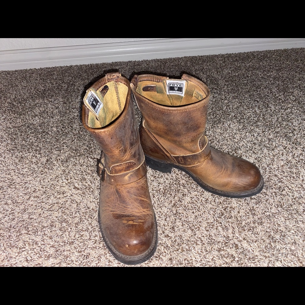Women’s FRYE ENGINEER BUCKLE ANKLE BOOTS 8.5M